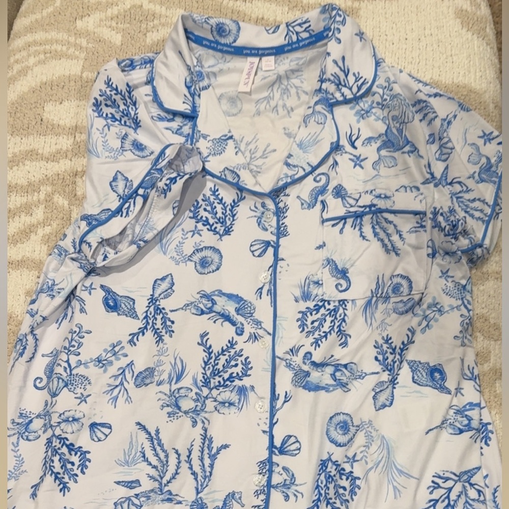 Women's White & Blue Seashell Pajama Set - Relaxed Button-Down
